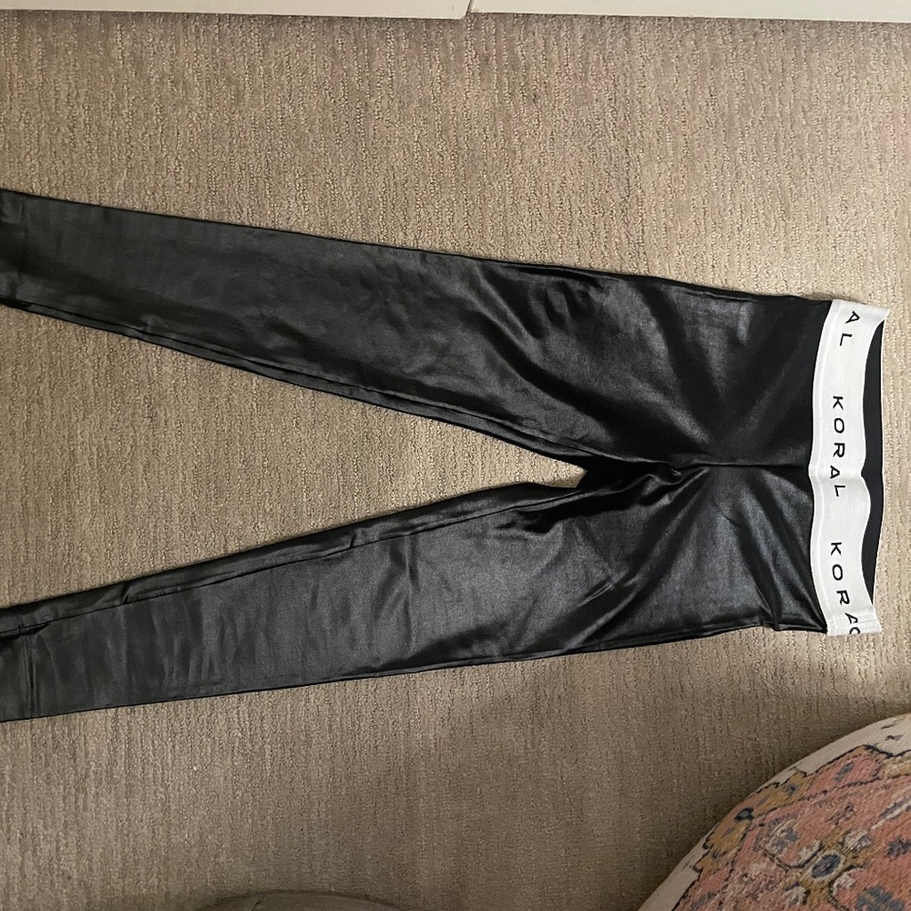 KORAL SHINY LEGGINGS BLACK